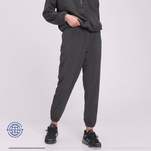 NWT GapFit Runaround Jogger